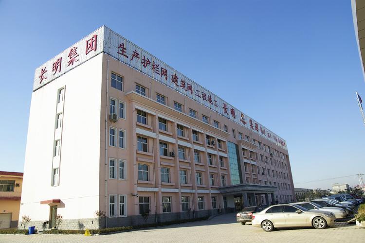 公司,經(jīng)過(guò)了7300多天的日夜奮進(jìn),20年的蓬勃發(fā)展,農(nóng)家院為車間,家族